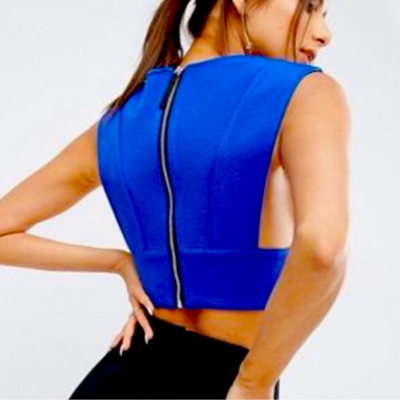 🆕 Kendall & Kylie Crop Top - Picture 2 of 7